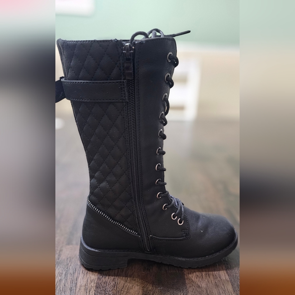 Girls super cute black zip up boots